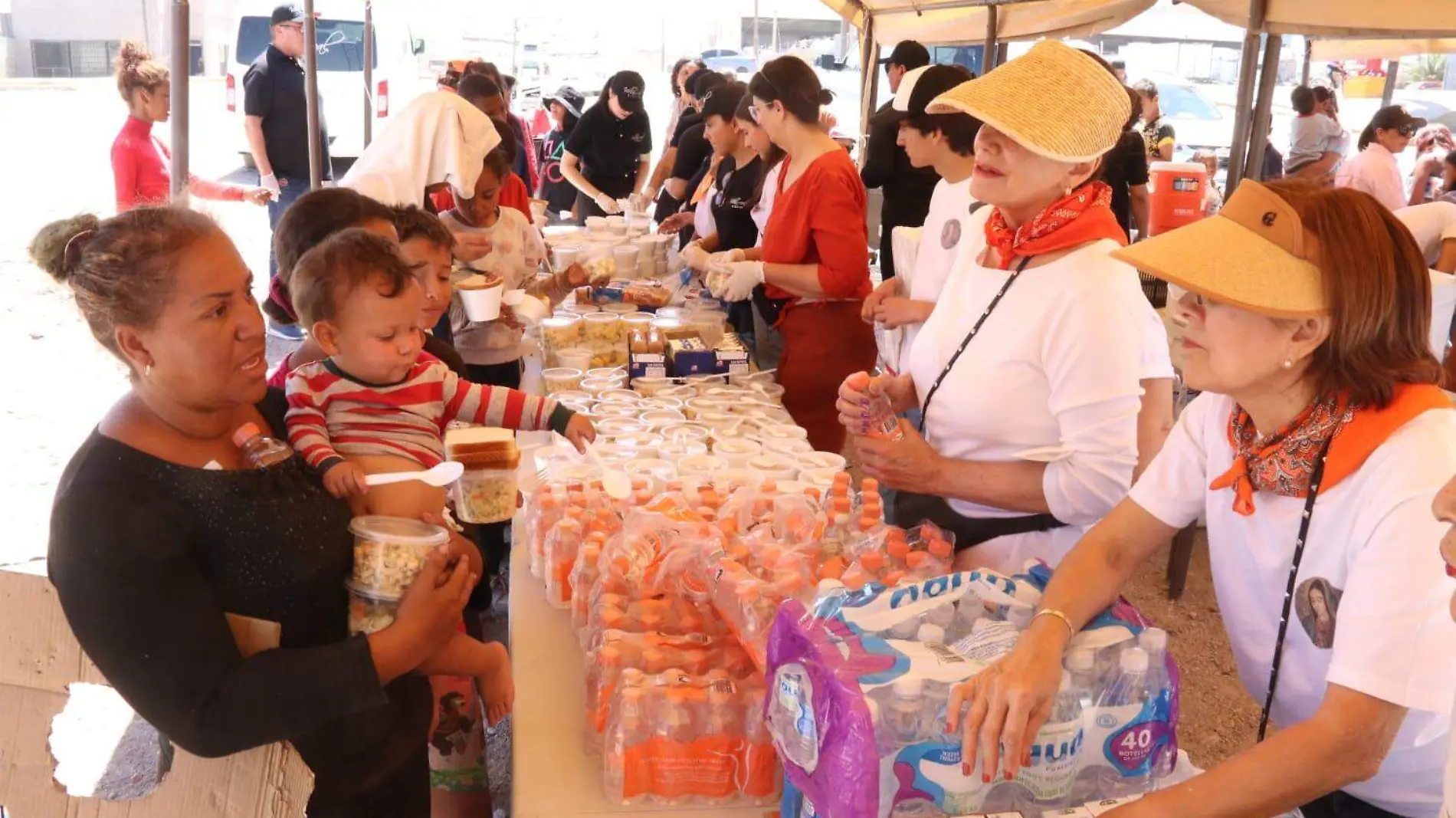 chihuahuenses comida a migrantes 